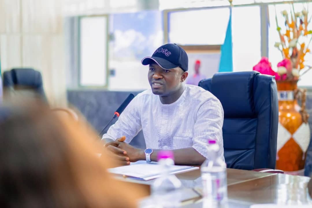 Nwifuru kò dá àwọn òṣìṣẹ́ dúró lẹ́nu iṣẹ́ nítorí pé wọ́n kò wá sí ibi ayẹyẹ ọjọ́ ìbí ọmọ rẹ̀